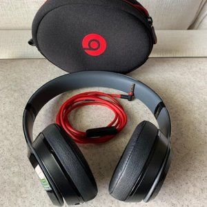 Beats Solo 2 Wired Headphones (black/Red) LIKE NEW